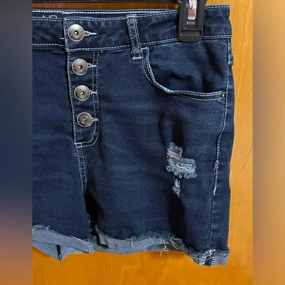 no boundaries size 13 high rise distressed dark wash shorts - Picture 4 of 8